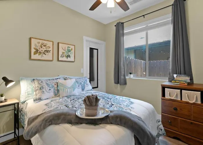 Modern Midtown Close To Downtown Сasa de vacaciones *