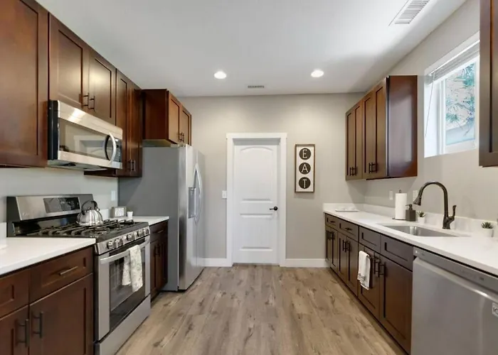 Modern Midtown Close To Downtown *