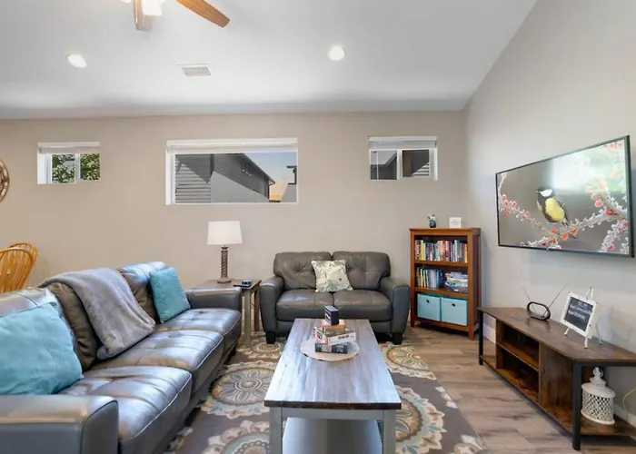 Modern Midtown Close To Downtown